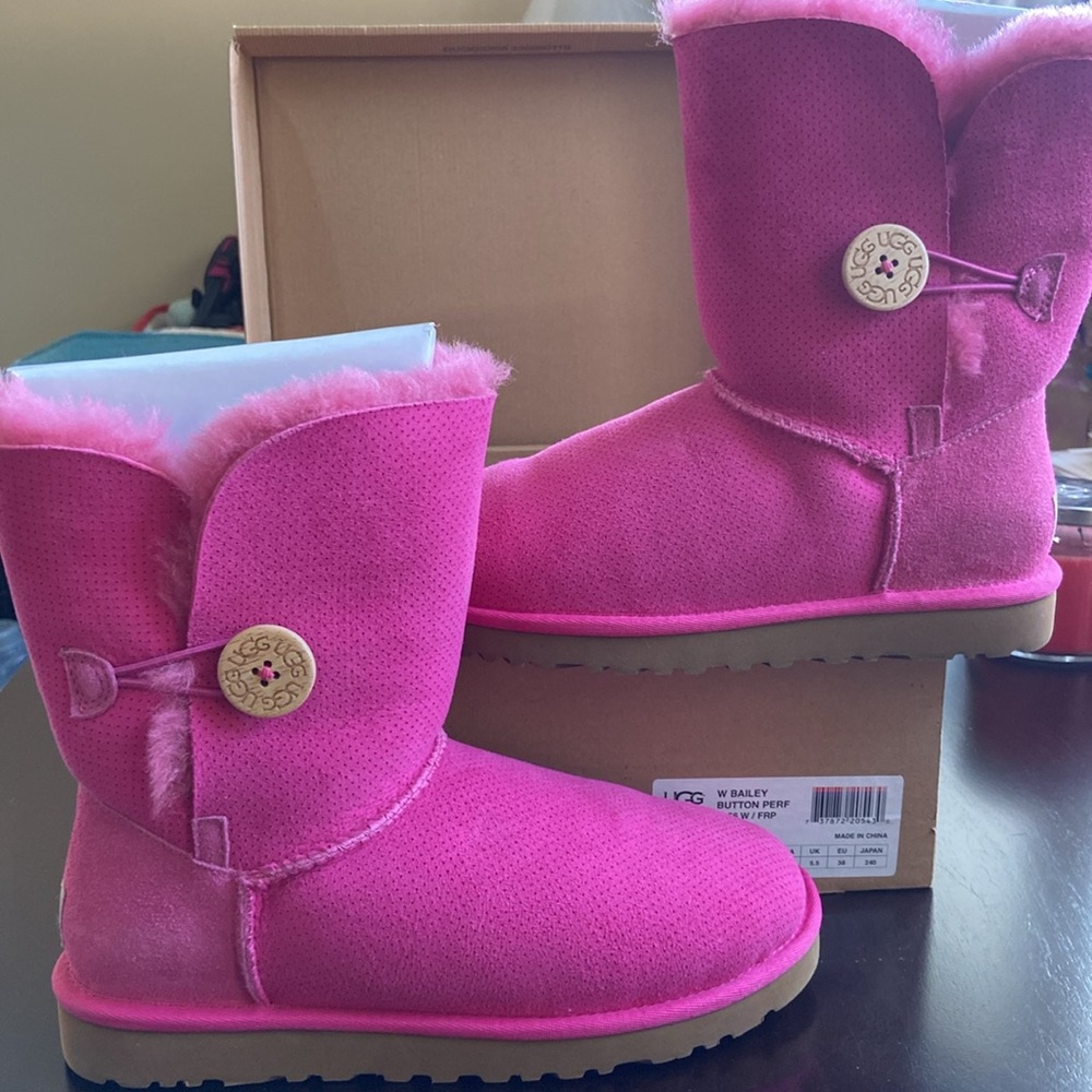 Bailey Button Uggs - image 4